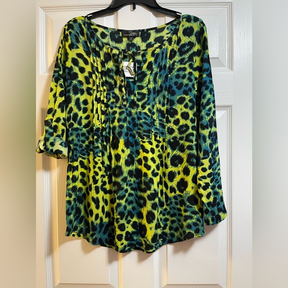 Suzanne Betro Women’s Animal Print Long Sleeves Tunic Size S NWT - Picture 4 of 11